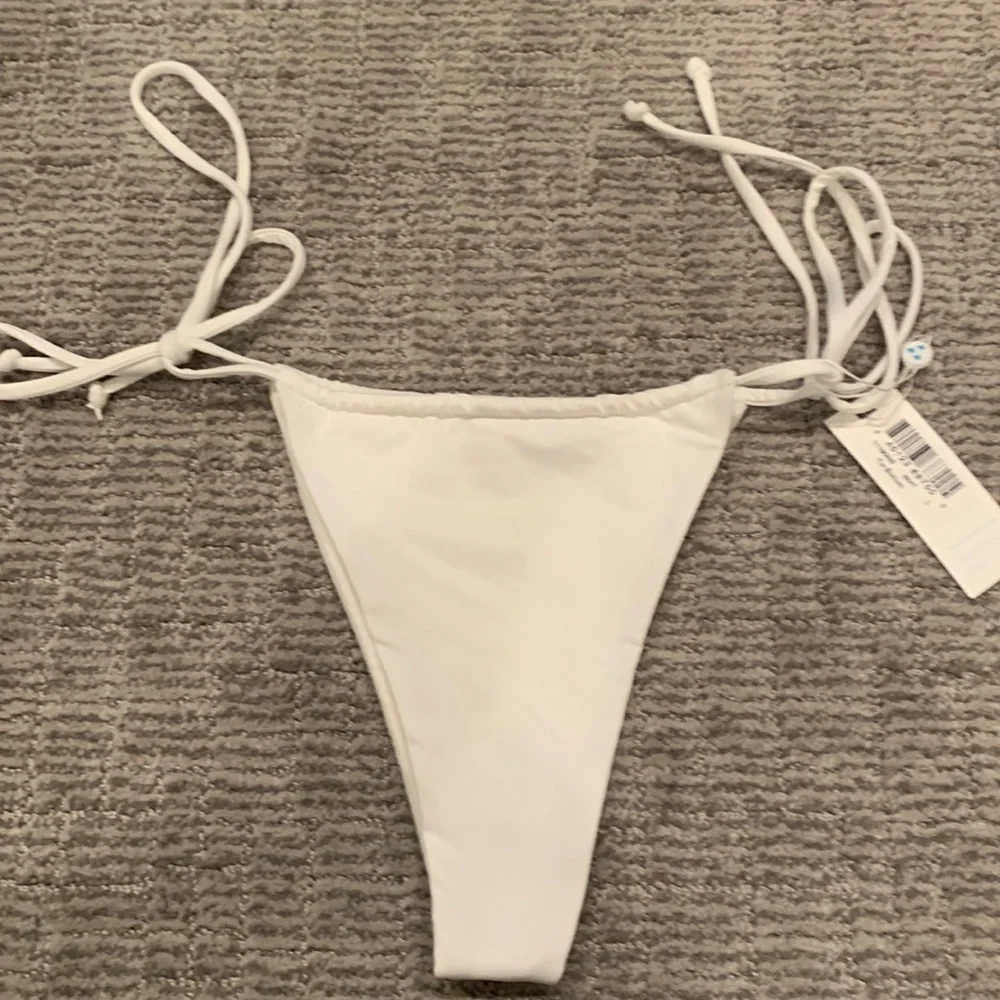 Frankies Bikinis Tia String Bikini Bottom L